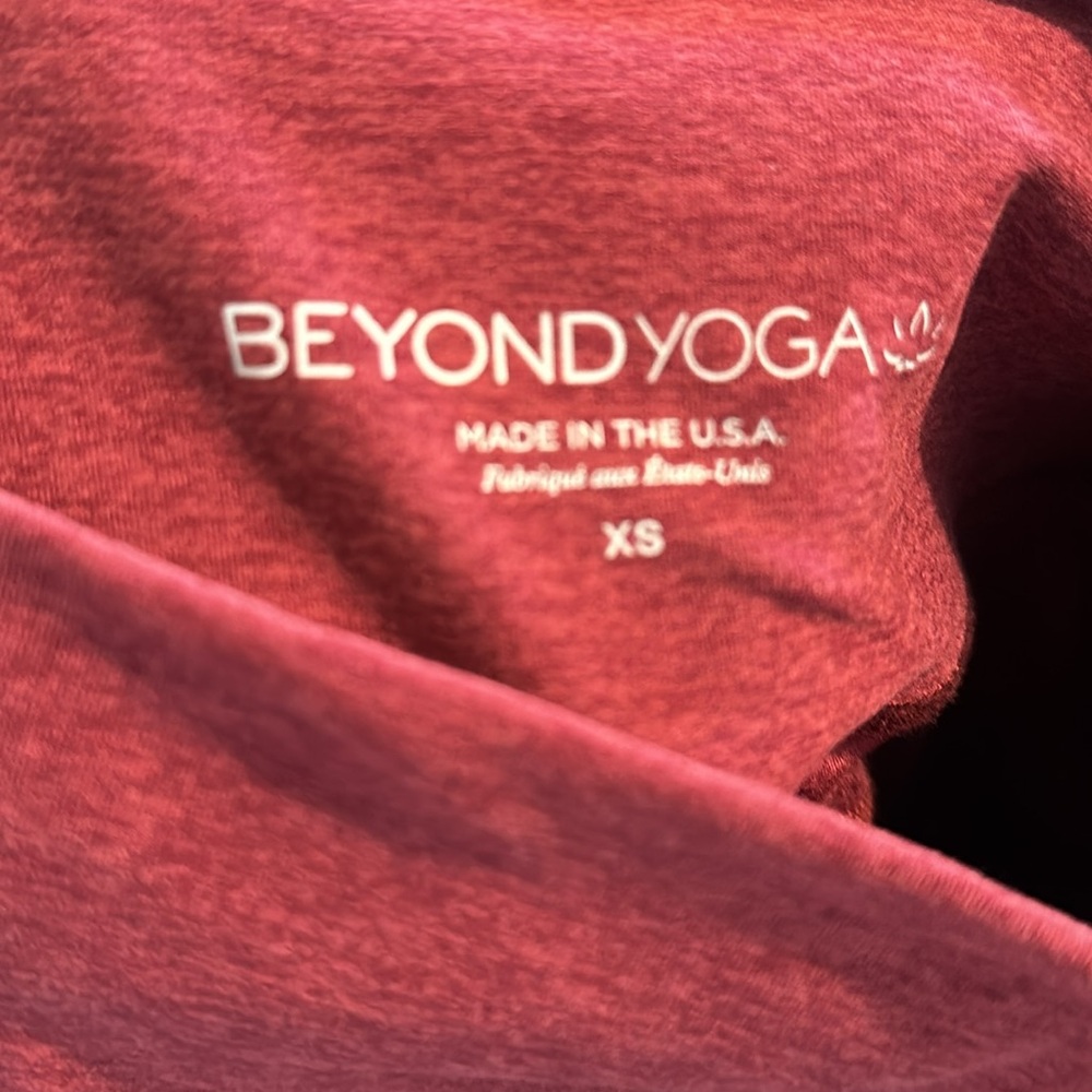 Beyond Yoga Space Dye Biker Shorts Burgundy XS EUC Side Pockets - Picture 5 of 7